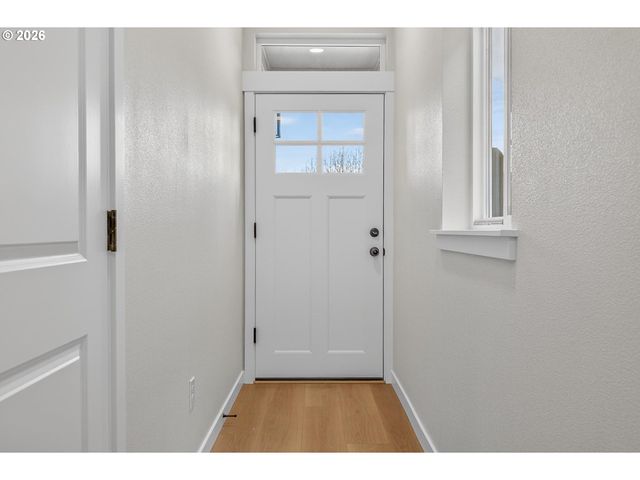 9273 E Burnside St, Portland, OR 97216