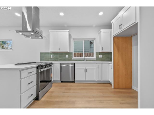 9273 E Burnside St, Portland, OR 97216