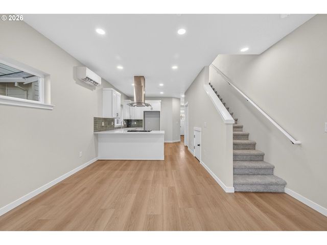 9273 E Burnside St, Portland, OR 97216