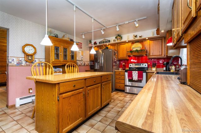 5327 Fern Drive, Oceola Township, MI 48430