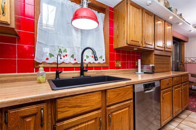 5327 Fern Drive, Oceola Township, MI 48430