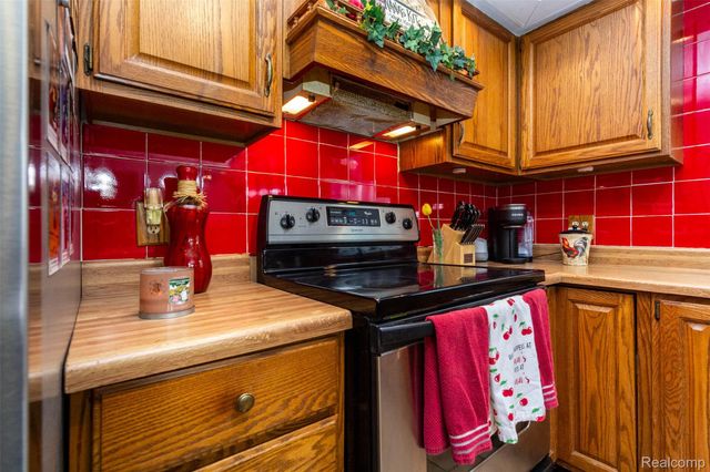 5327 Fern Drive, Oceola Township, MI 48430