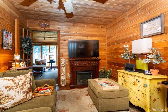 5327 Fern Drive, Oceola Township, MI 48430