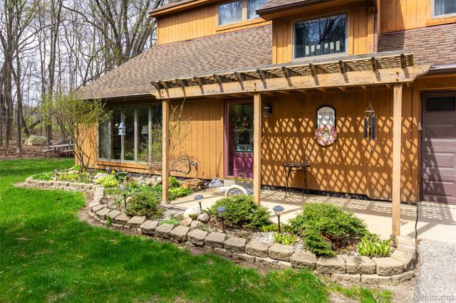 5327 Fern Drive, Oceola Township, MI 48430