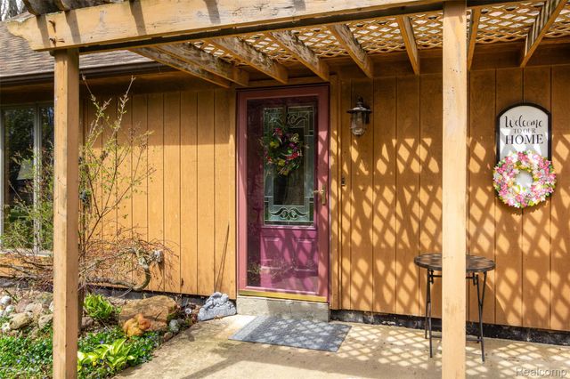5327 Fern Drive, Oceola Township, MI 48430