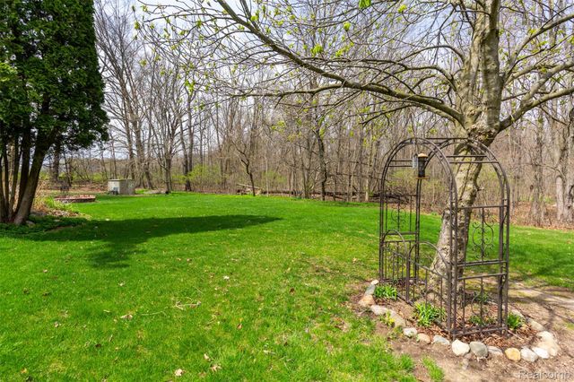 5327 Fern Drive, Oceola Township, MI 48430