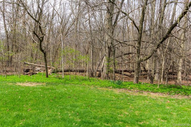 5327 Fern Drive, Oceola Township, MI 48430