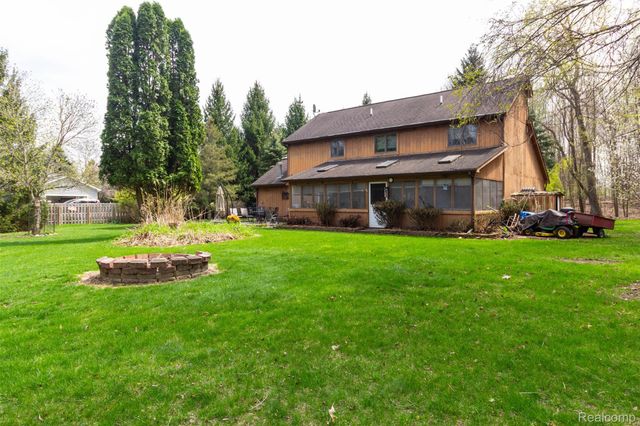 5327 Fern Drive, Oceola Township, MI 48430