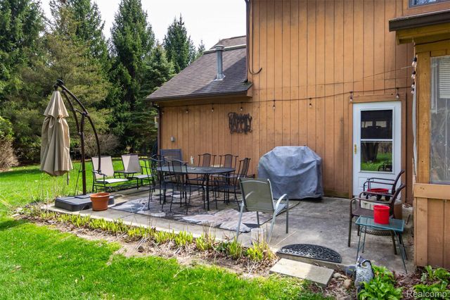 5327 Fern Drive, Oceola Township, MI 48430