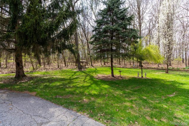 5327 Fern Drive, Oceola Township, MI 48430
