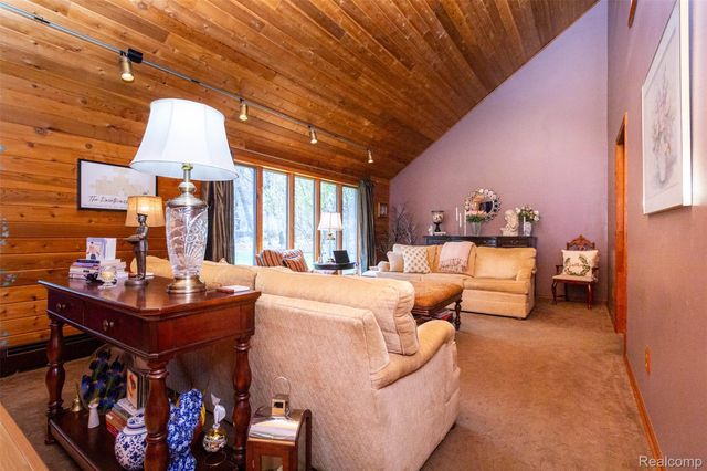 5327 Fern Drive, Oceola Township, MI 48430