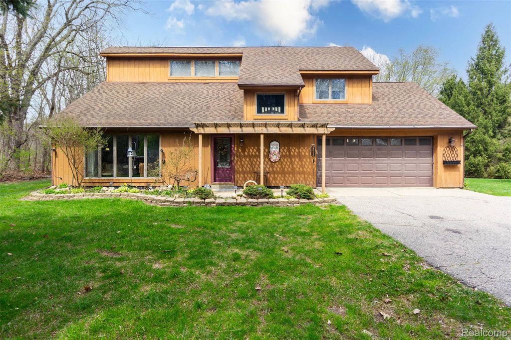 5327 Fern Drive, Oceola Township, MI 48430