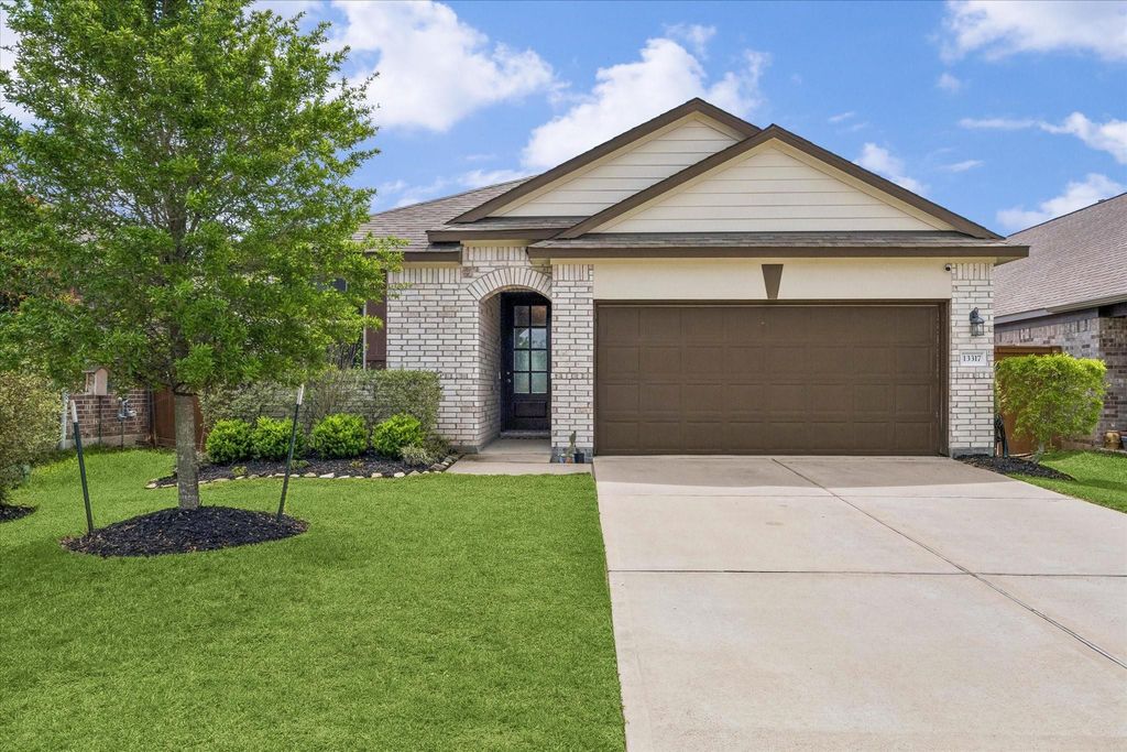 13317 Emerald Mallard Drive, La Marque, TX 77568