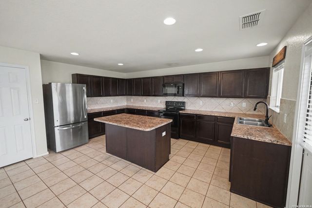 25003 MARSHALL BLF, San Antonio, TX 78261