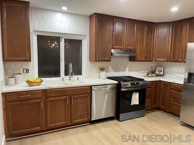 1151 Conway Dr, Escondido, CA 92027