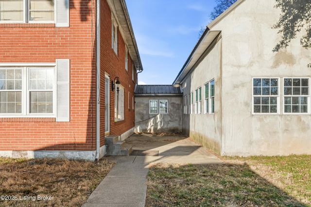 243 Kool Springs Dr, Shepherdsville, KY 40165