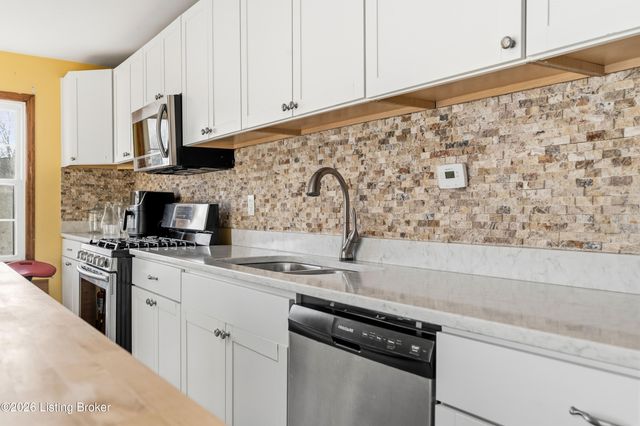 243 Kool Springs Dr, Shepherdsville, KY 40165