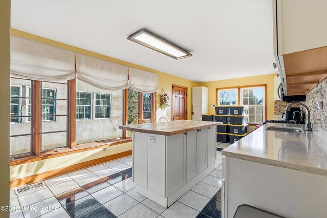 243 Kool Springs Dr, Shepherdsville, KY 40165