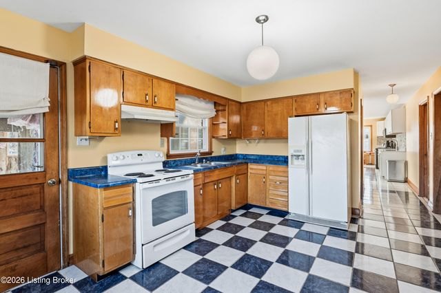 243 Kool Springs Dr, Shepherdsville, KY 40165