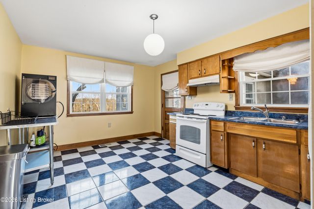 243 Kool Springs Dr, Shepherdsville, KY 40165