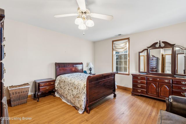 243 Kool Springs Dr, Shepherdsville, KY 40165