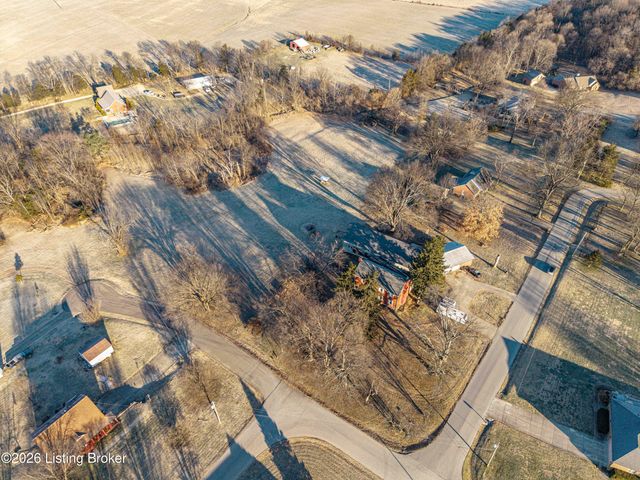 243 Kool Springs Dr, Shepherdsville, KY 40165