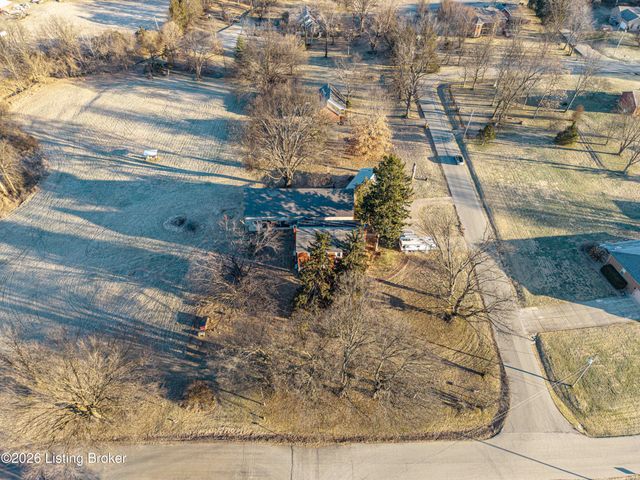 243 Kool Springs Dr, Shepherdsville, KY 40165