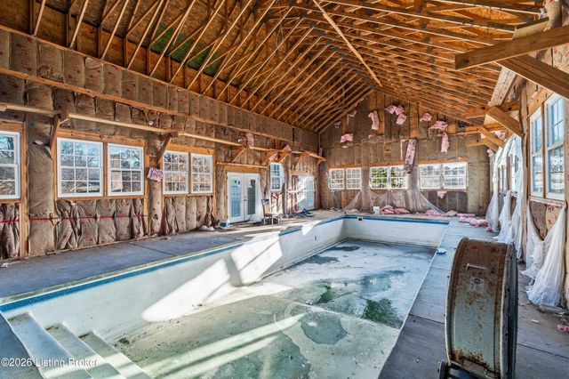 243 Kool Springs Dr, Shepherdsville, KY 40165