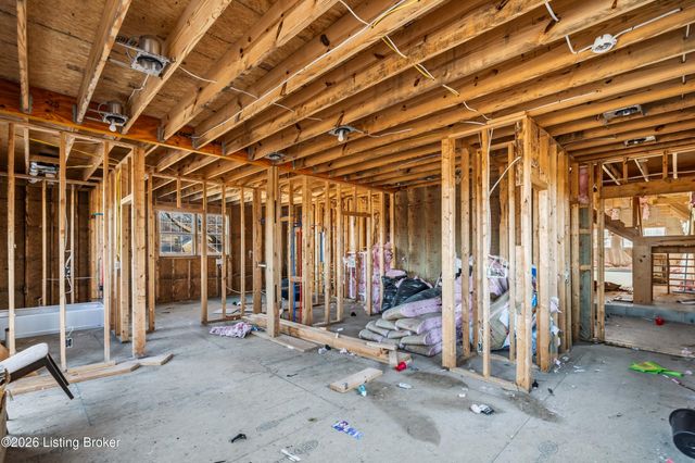 243 Kool Springs Dr, Shepherdsville, KY 40165