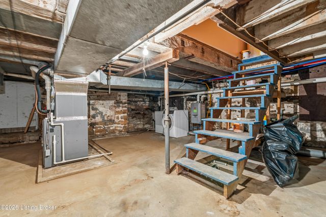 243 Kool Springs Dr, Shepherdsville, KY 40165