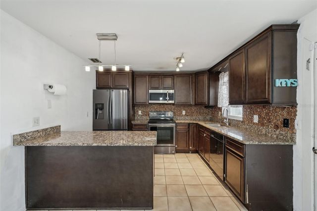 503 HOLT CIRCLE, Winter Haven, FL 33880