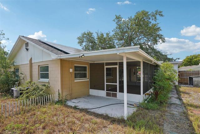 503 HOLT CIRCLE, Winter Haven, FL 33880