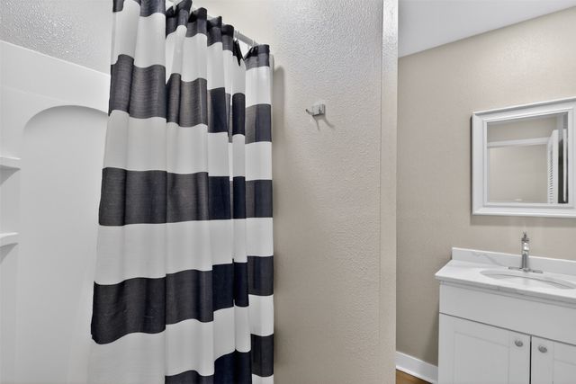 900 Morton Avenue, Des Moines, IA 50316