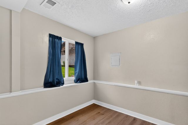 900 Morton Avenue, Des Moines, IA 50316