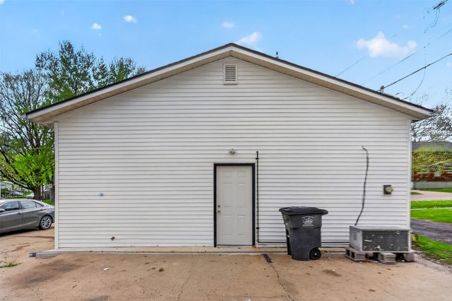 900 Morton Avenue, Des Moines, IA 50316