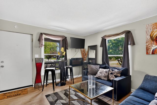 900 Morton Avenue, Des Moines, IA 50316