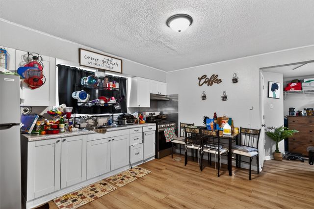 900 Morton Avenue, Des Moines, IA 50316