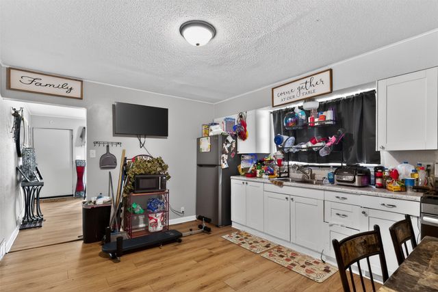 900 Morton Avenue, Des Moines, IA 50316