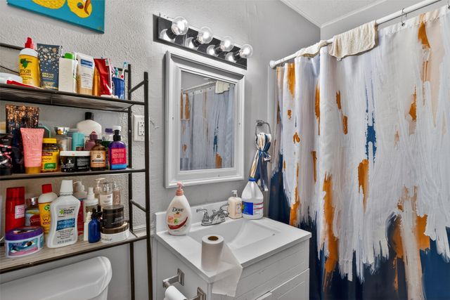 900 Morton Avenue, Des Moines, IA 50316