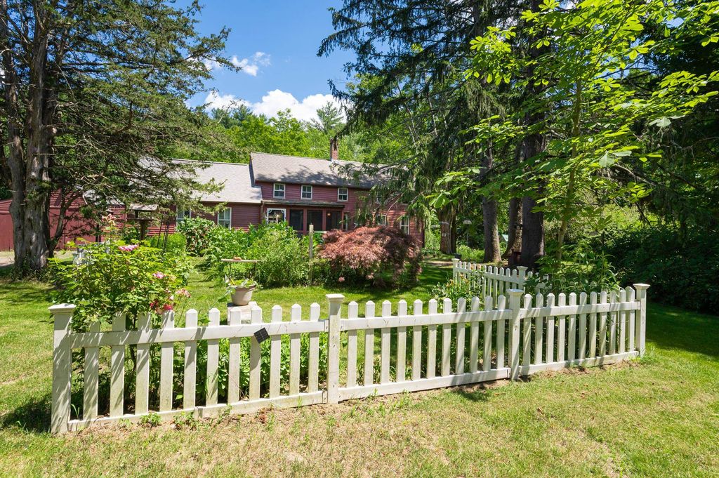 41 Church Street, Kingston, NH 03848