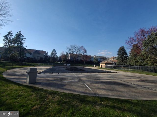 404 HOPKINS CT, North Wales, PA 19454