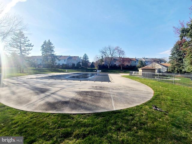 404 HOPKINS CT, North Wales, PA 19454