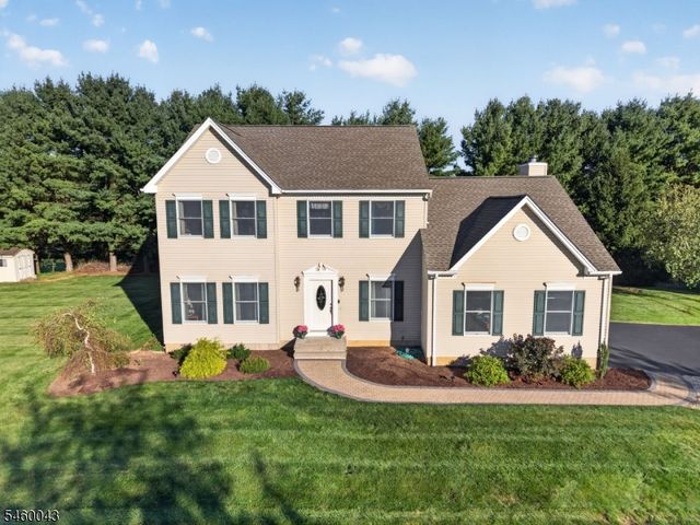 3 Cobblewood Ct, Lopatcong Twp., NJ 08865