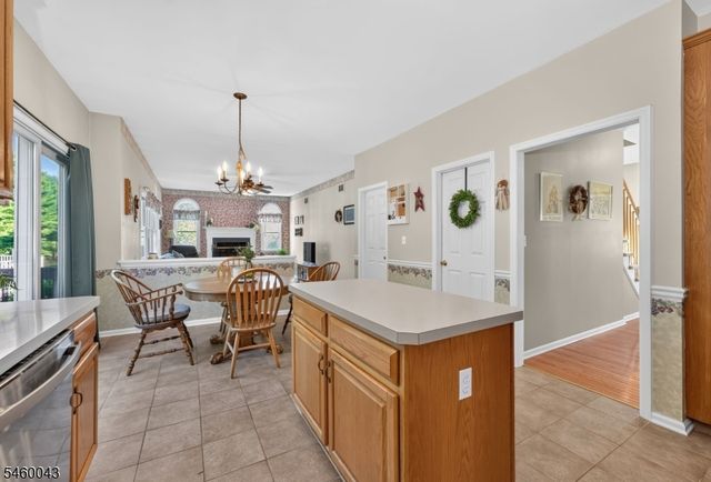 3 Cobblewood Ct, Lopatcong Twp., NJ 08865