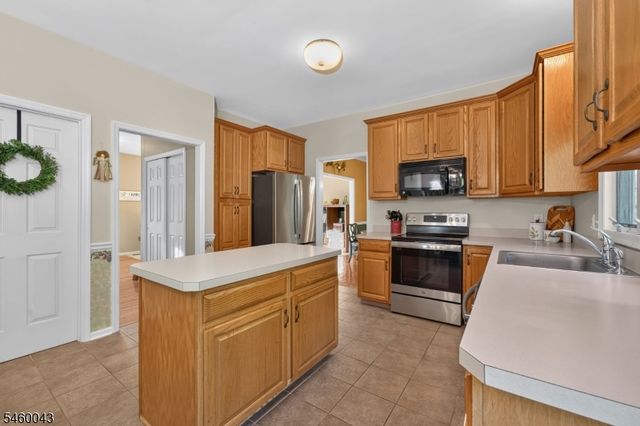 3 Cobblewood Ct, Lopatcong Twp., NJ 08865