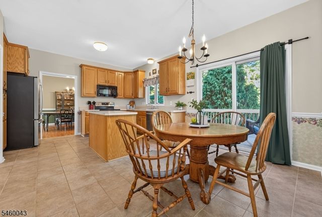 3 Cobblewood Ct, Lopatcong Twp., NJ 08865
