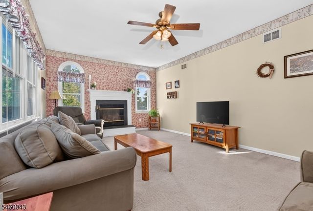 3 Cobblewood Ct, Lopatcong Twp., NJ 08865