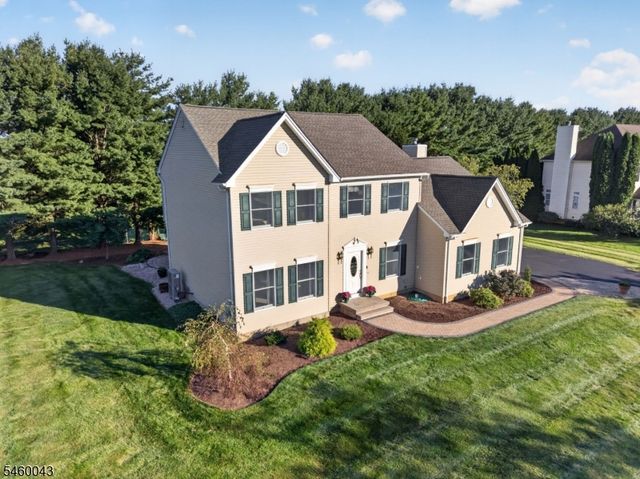 3 Cobblewood Ct, Lopatcong Twp., NJ 08865
