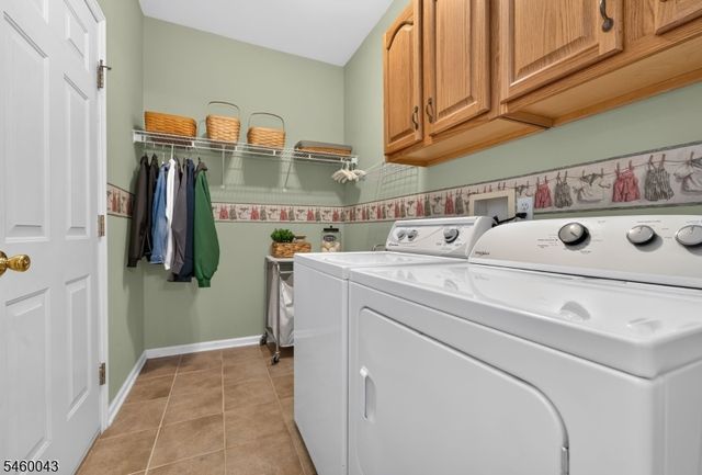 3 Cobblewood Ct, Lopatcong Twp., NJ 08865