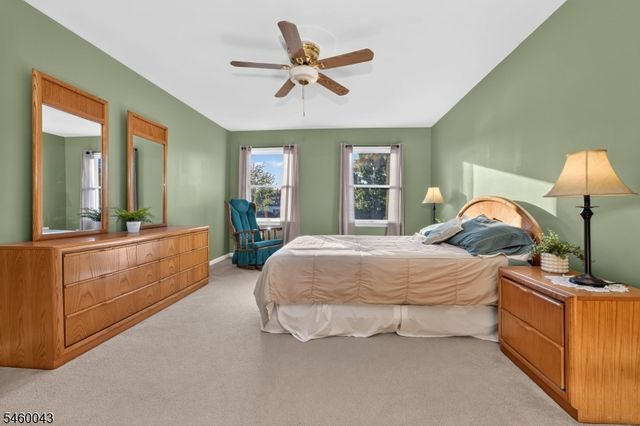 3 Cobblewood Ct, Lopatcong Twp., NJ 08865